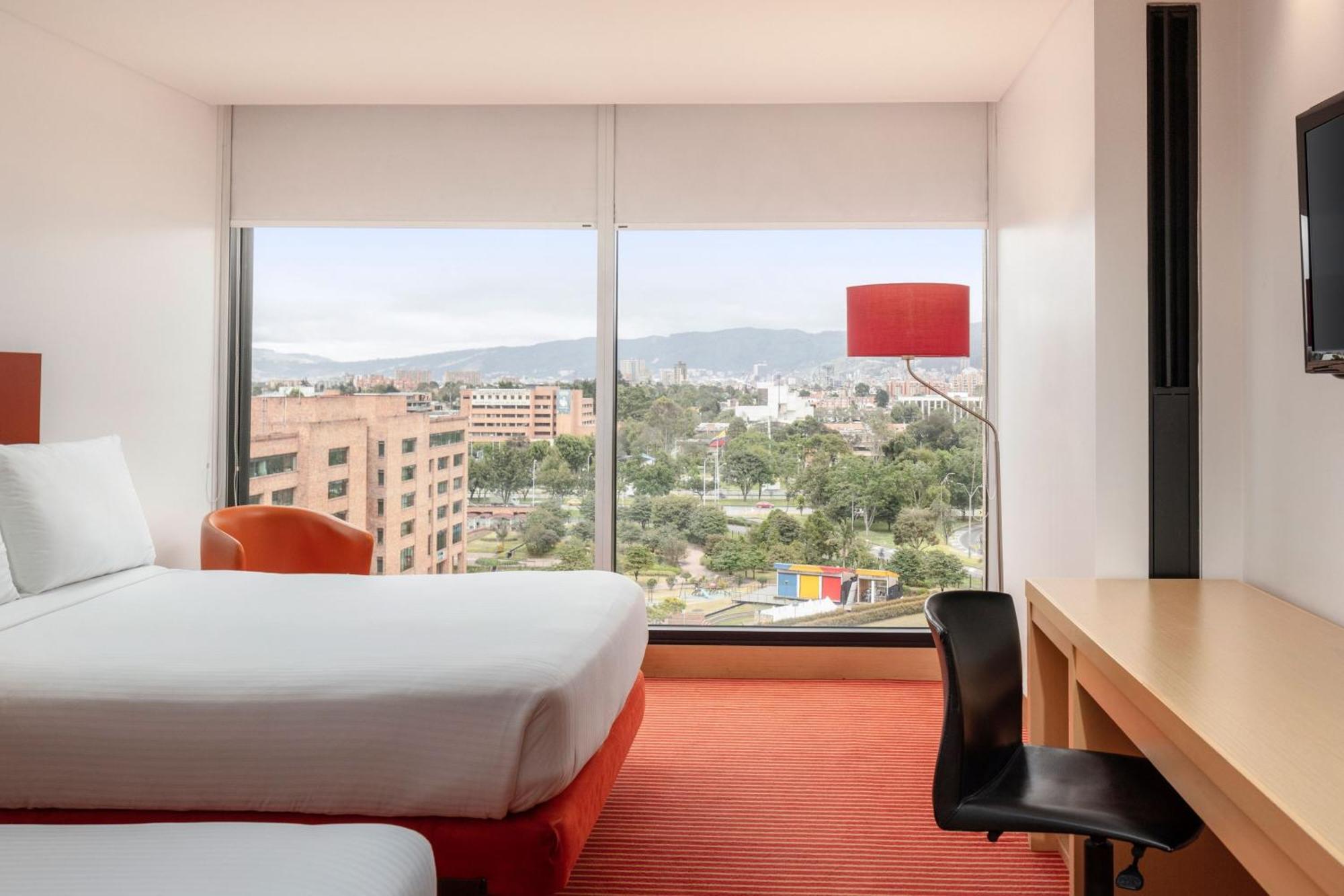 Hotel Fairfield By Marriott Bogota Embajada Zewnętrze zdjęcie