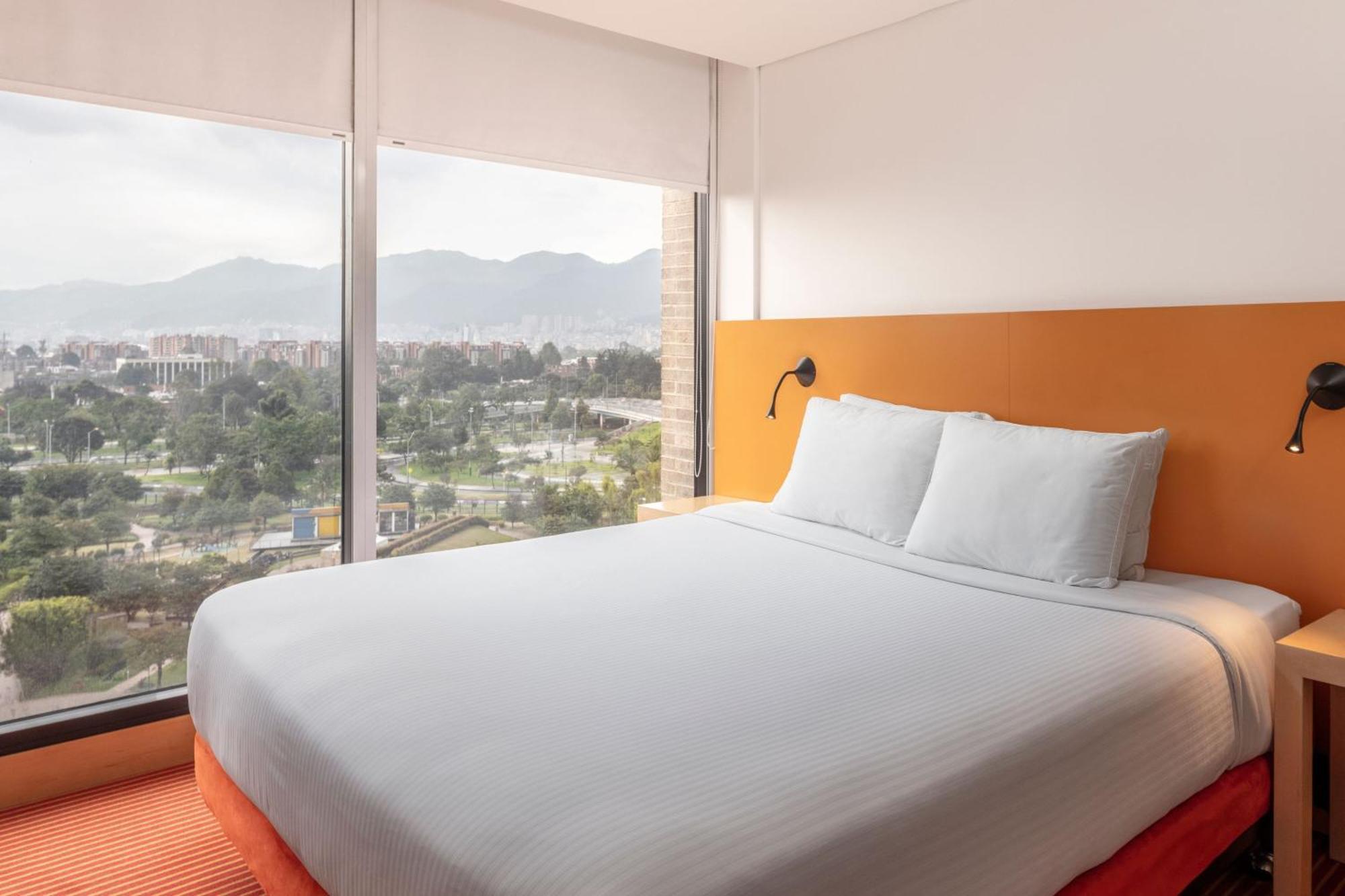 Hotel Fairfield By Marriott Bogota Embajada Zewnętrze zdjęcie